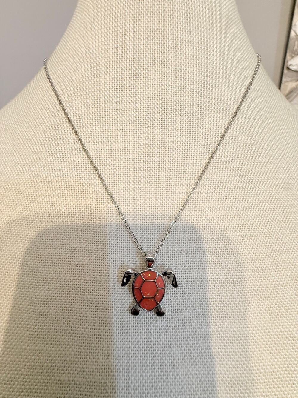 Vintage Sea Turtle Pendant Necklace 17”